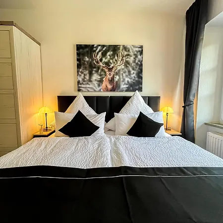 Stayzen Holz & Hirsch Deluxe Hideaway Zentral Mit Parkplatz Appartement *